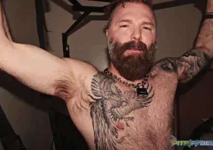 Rob Montana Worships His Hairy Pits 5