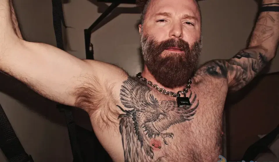 Rob Montana Worships His Hairy Pits 5