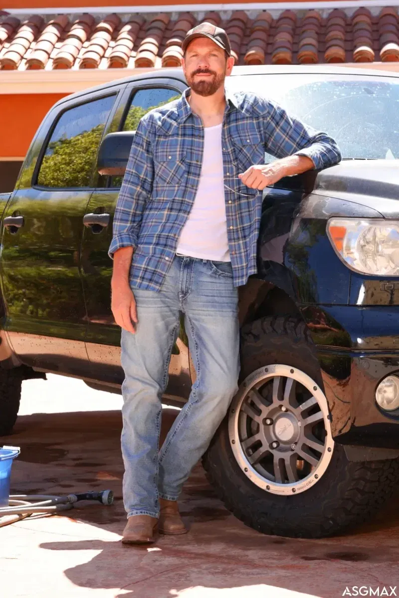 Carwash: Zac Steele Cleans Ryan Landers Gay Porn