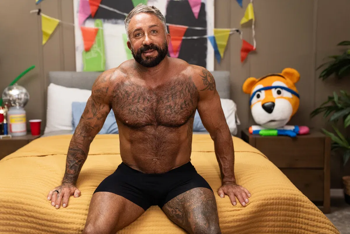 At The Frat House 3: Joey Mills & Ken Rock Gay Porn 2