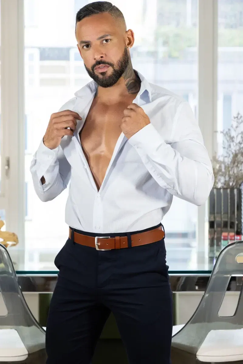 Here On Business: Jona Ortiz & Ari Yummey Gay Porn 2