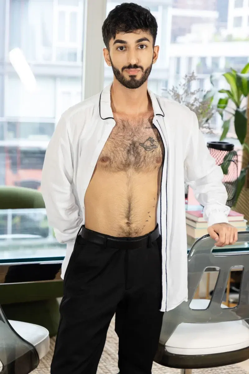 Here On Business: Jona Ortiz & Ari Yummey Gay Porn 6