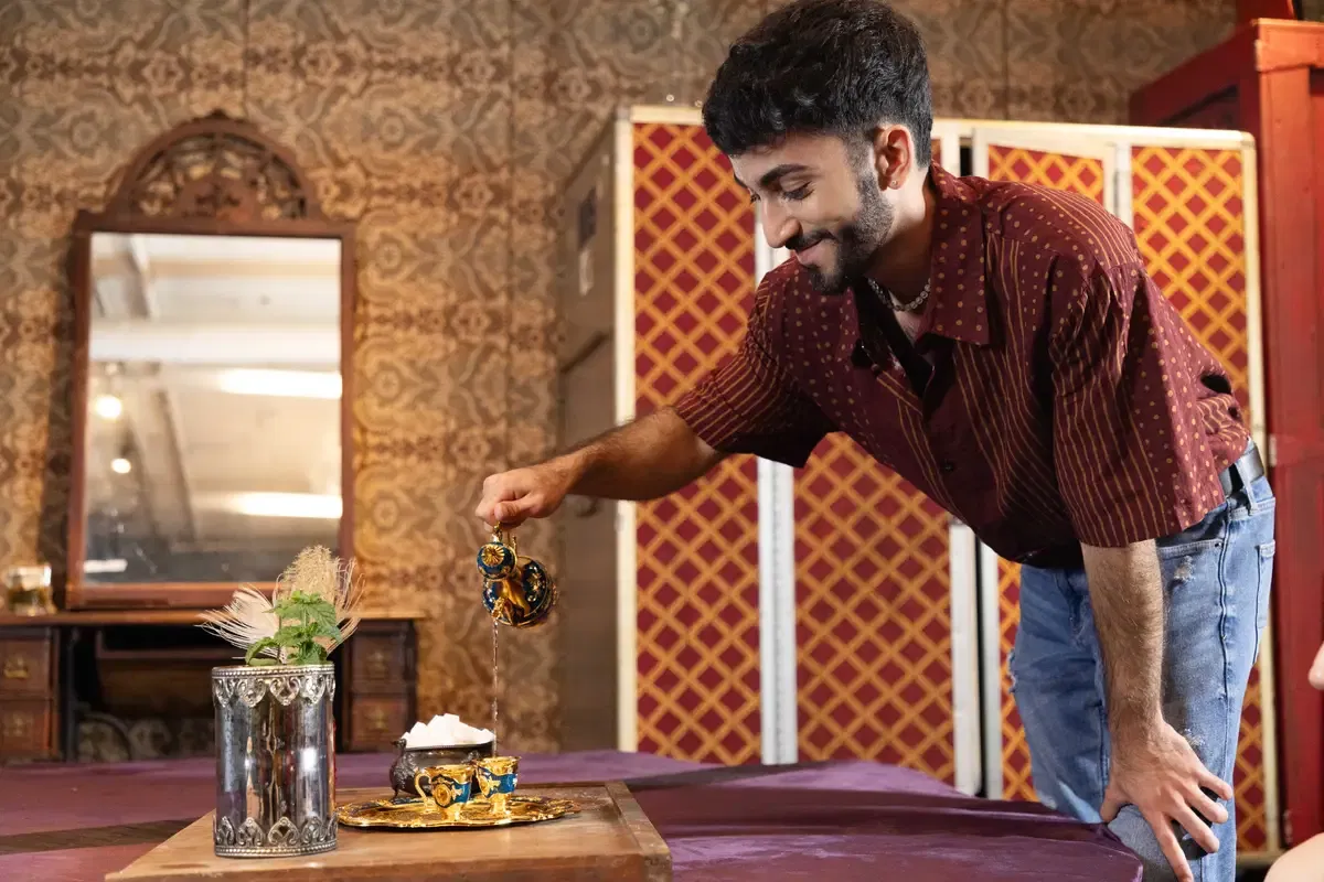 Straight To The Tea: Elio Knight & Ari Yummey Gay Porn 4