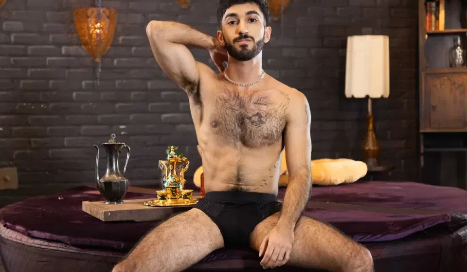 Straight To The Tea: Elio Knight & Ari Yummey Gay Porn