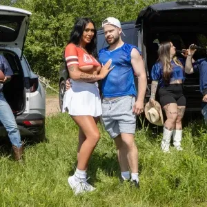 Tailgate Temptations : Bella Joie & Marcus McNeill Gay Porn