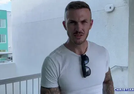 Christian Wildes Special Delivery For Kane Foxx Gay Porn