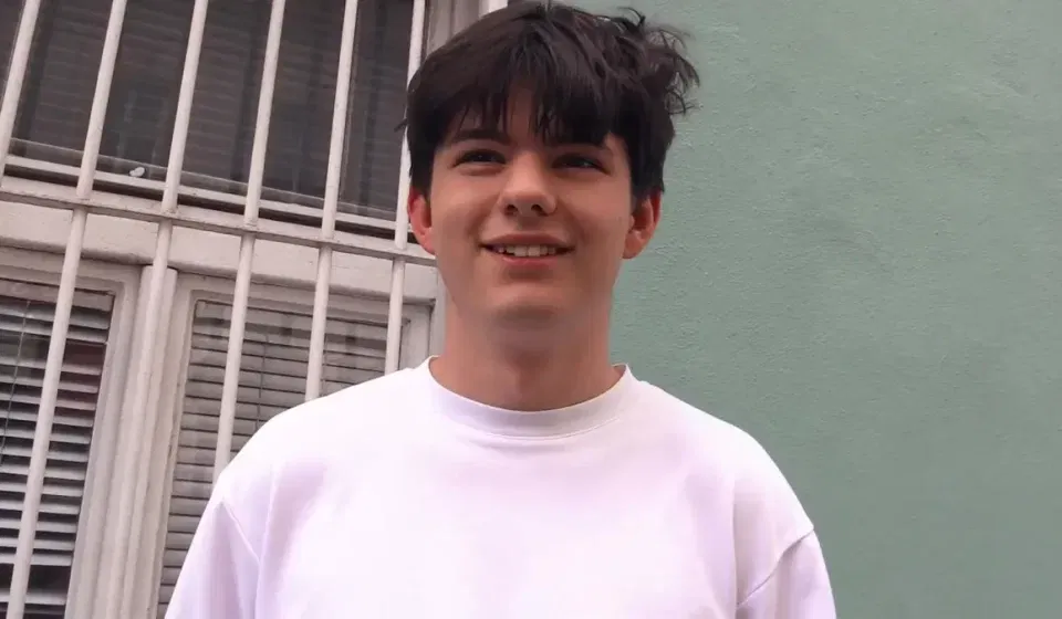 Czech Hunter 816: Ondrej Earns Money for a New Phone Gay Porn