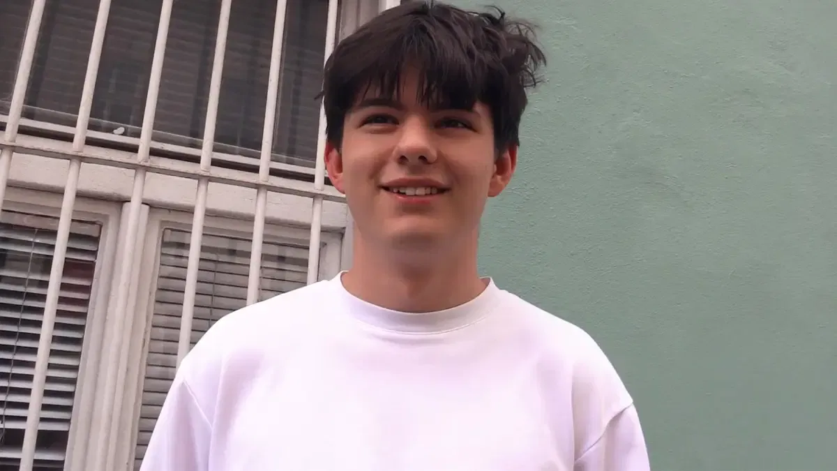 Czech Hunter 816: Ondrej Earns Money for a New Phone Gay Porn