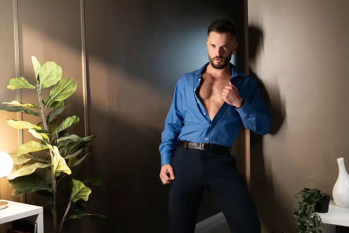 The Heat Is On: Holden Beau & Zac Barrett Gay Porn 1