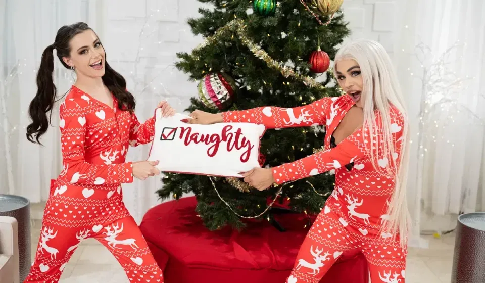 While You Were Snoozing: Eva Maxim & Selena Love While You Were Snoozing: Eva Maxim & Selena Love Gay Porn