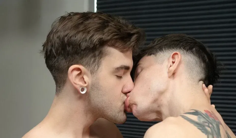 Gray West & Vincent O'Reiley With First JockPussy Session Gay Porn