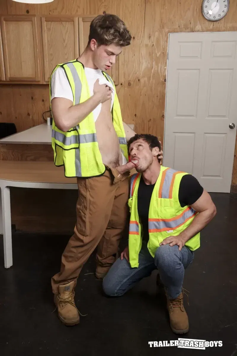 Oliver Carter & Alex Kof In Cool Bareback Action At Trailer Trash Boys Gay Porn 3