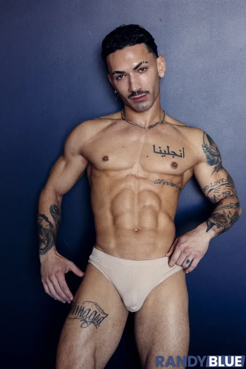 Roman Todd & Siren Santiago in Hot RandyBlue Encounter Gay Porn 2